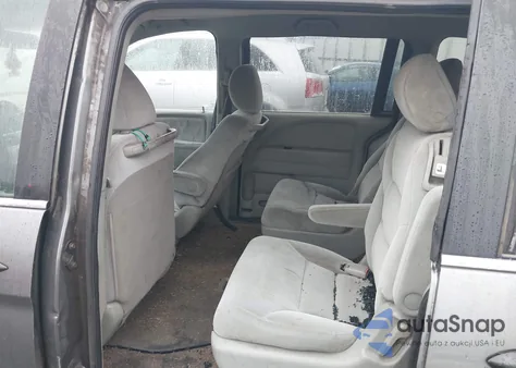 2008 Honda Odyssey Lx z USA, uszkodzony, nr VIN 5FNRL38288B092641